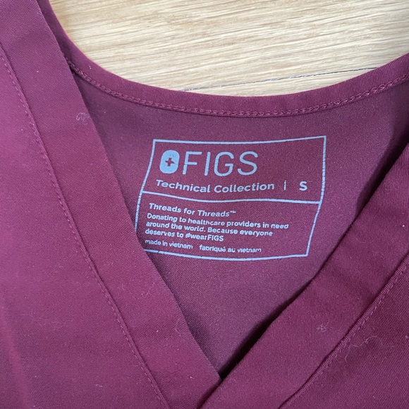 Figs Burgundy Scrub Set, Small Casma Top and Petite Small Zamora Joggers - Picture 4 of 6